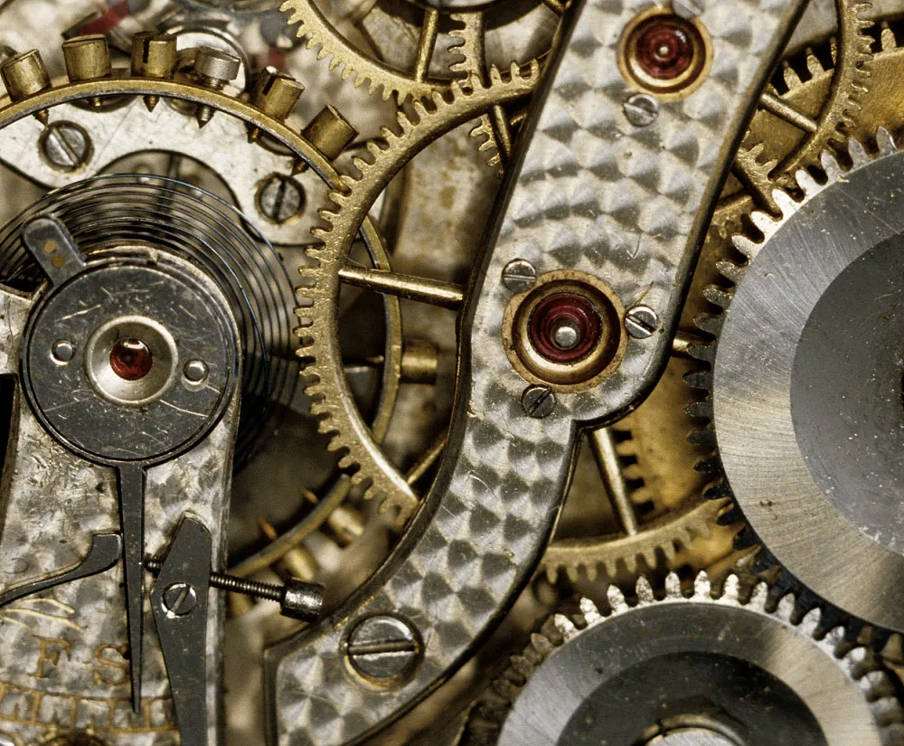 Interior de un reloj mecánico