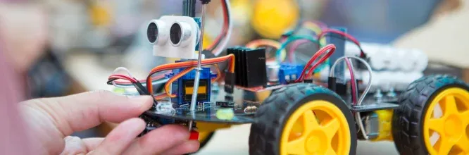 Robot y sistema mecatrónico